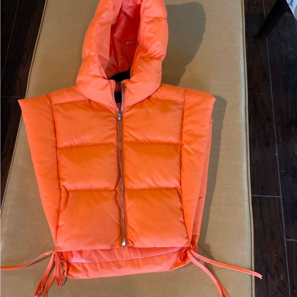 Puffer vest and crop top